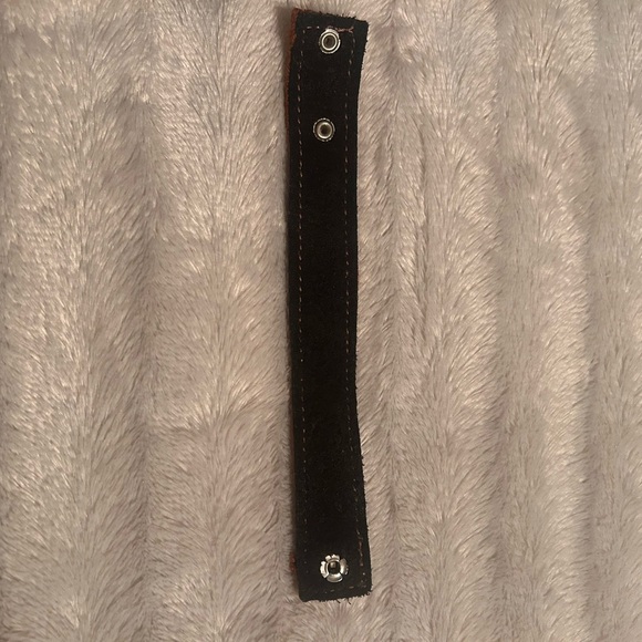 💜 5 for 25 Handmade Leather snap bracelet - Picture 2 of 3